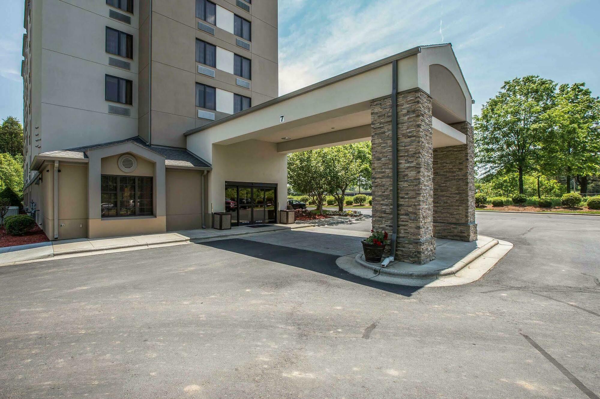 Sleep Inn Greensboro Airport Bagian luar foto