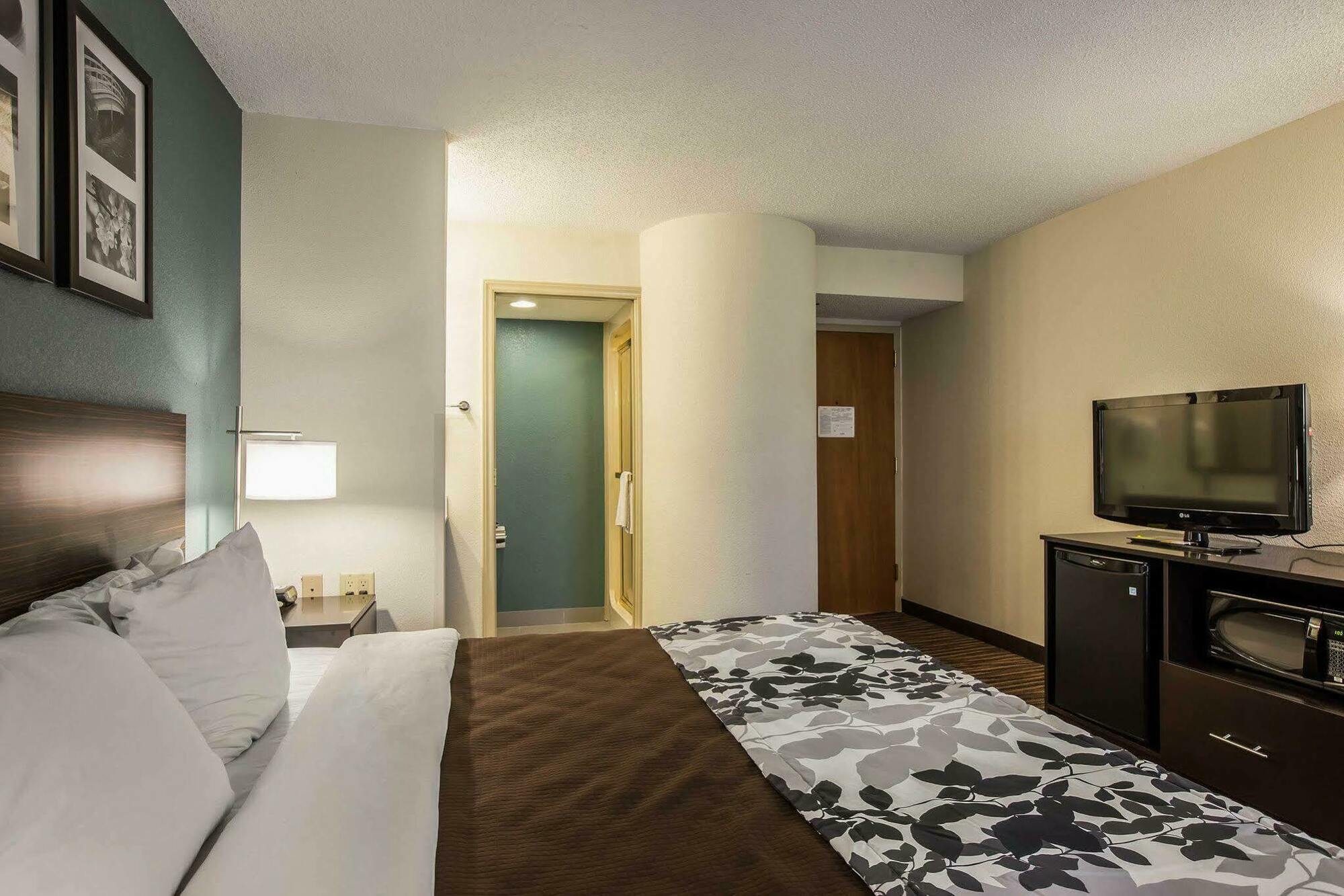 Sleep Inn Greensboro Airport Bagian luar foto